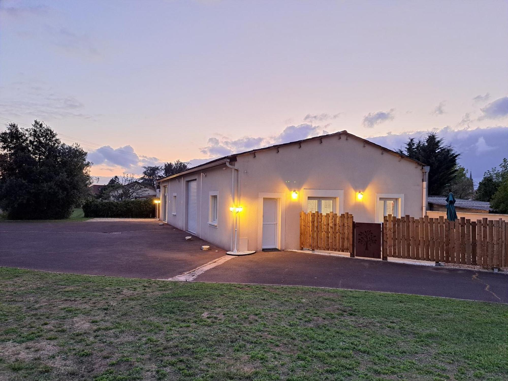 Вилла A La Source Saint-Medard-de-Guizieres Экстерьер фото