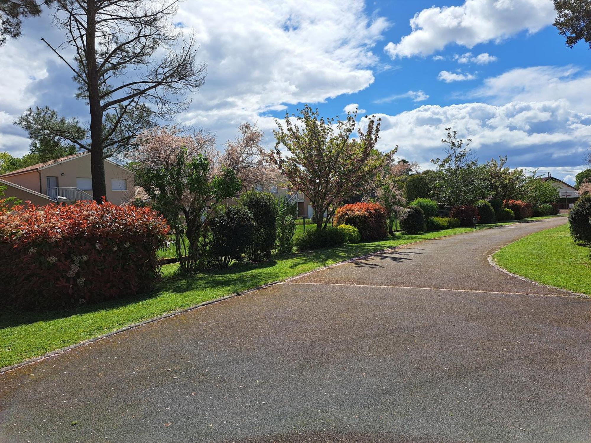 Вилла A La Source Saint-Medard-de-Guizieres Экстерьер фото
